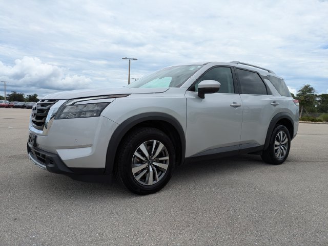 Used 2025 Nissan Pathfinder SL AWD/4WD image 9
