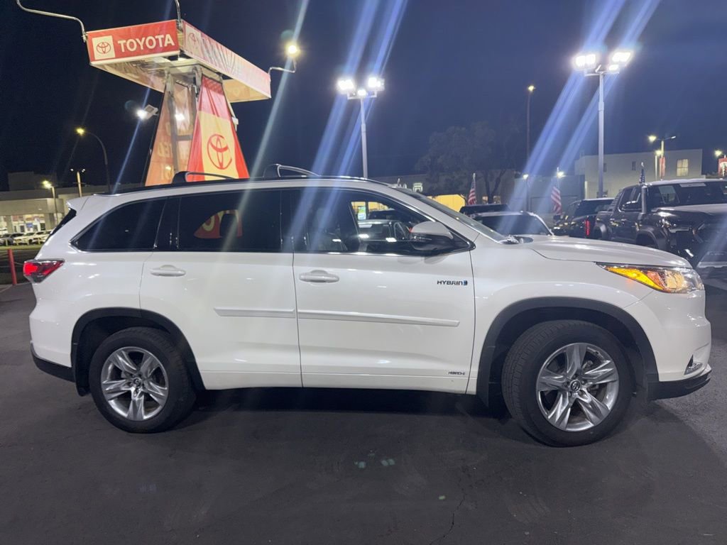 Used 2016 Toyota Highlander Limited w/ Driver Technology Package image 4