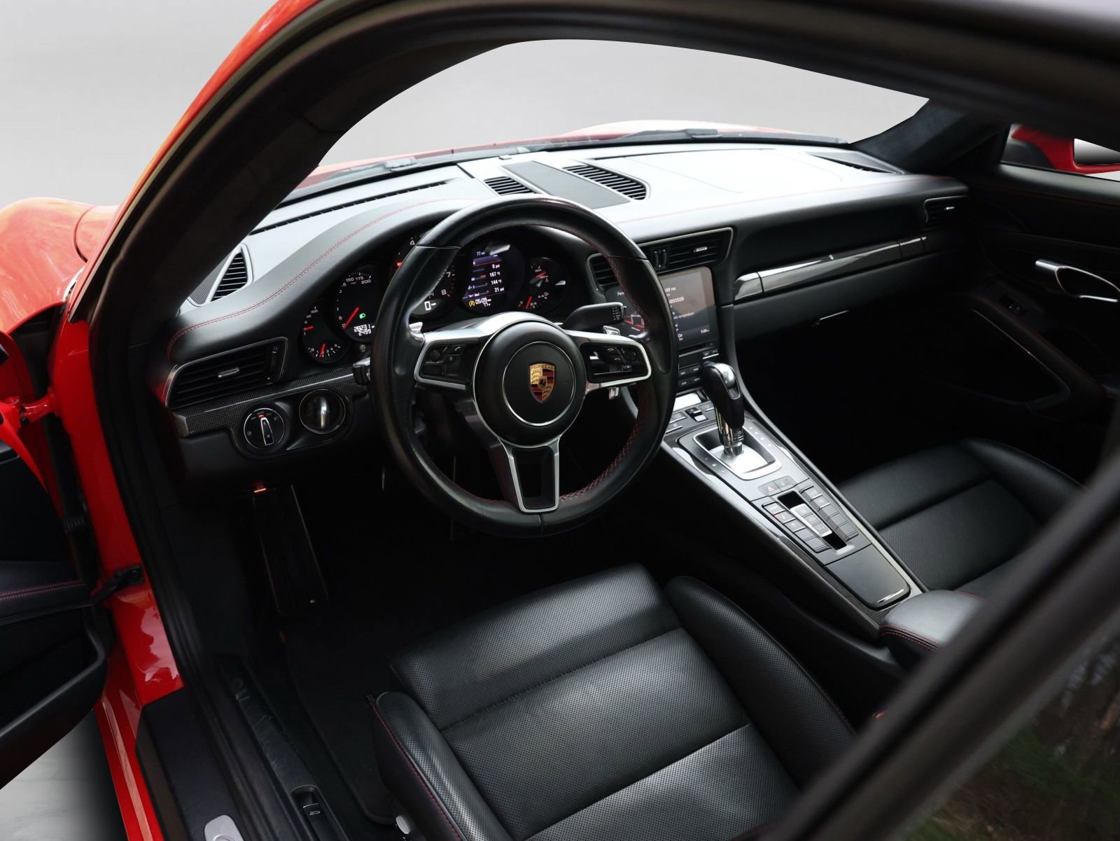 Used 2019 Porsche 911 Carrera 4 AWD/4WD image 16