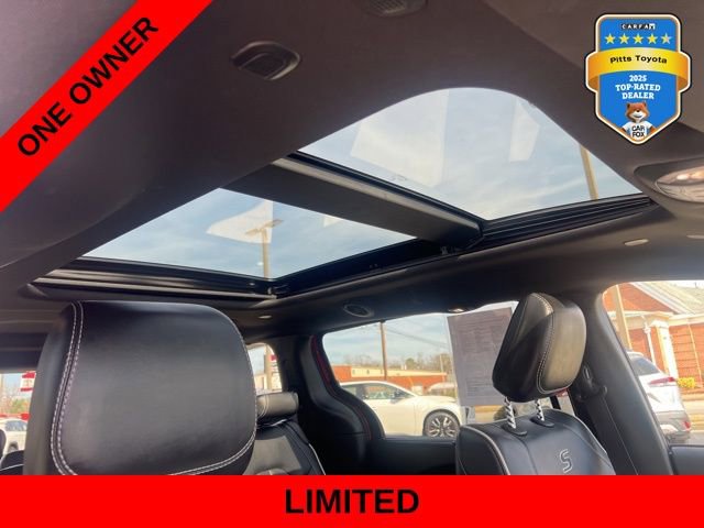 Used 2025 Chrysler Pacifica Limited image 13