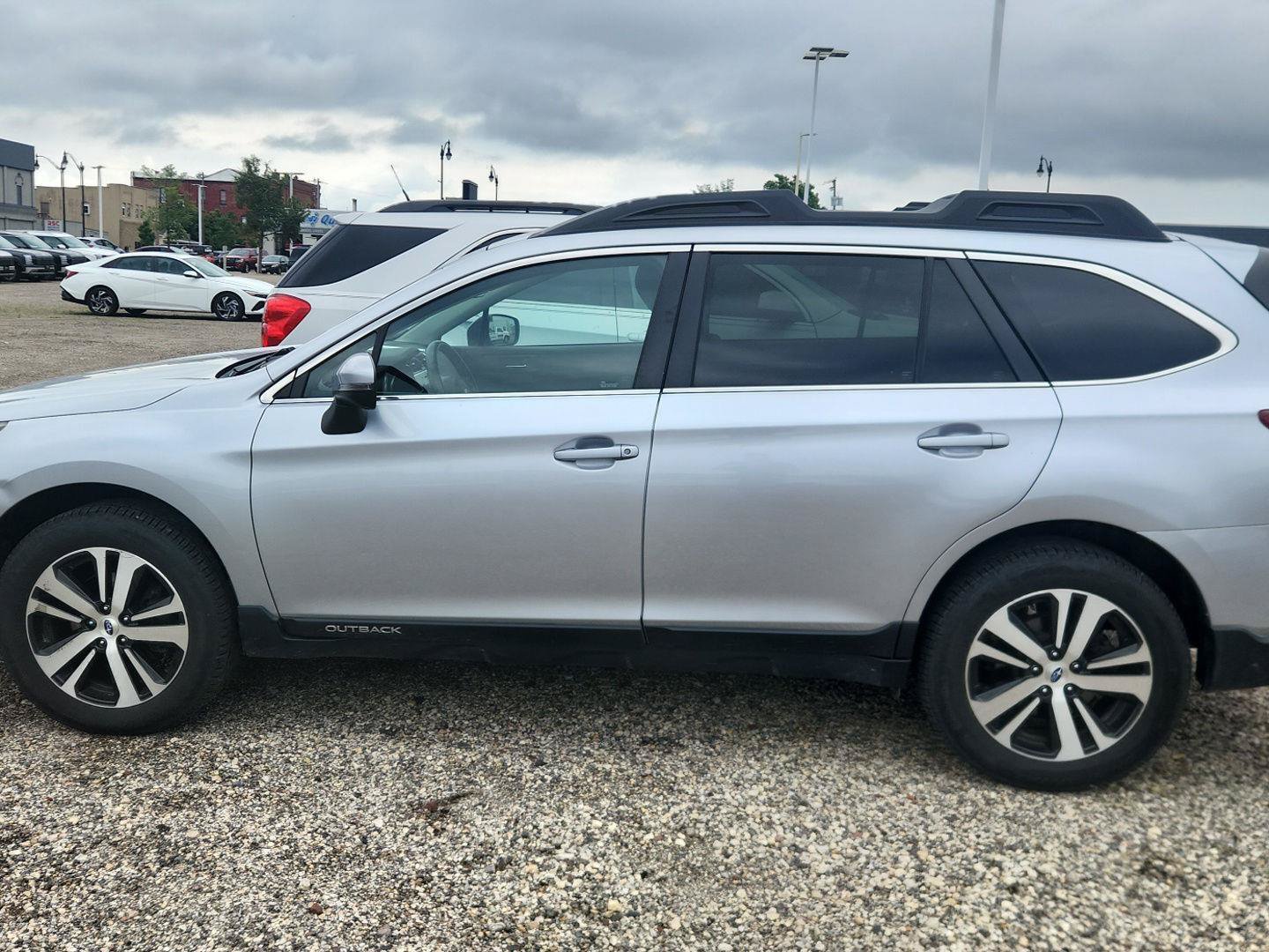 Used 2019 Subaru Outback 2.5i Limited AWD/4WD image 6