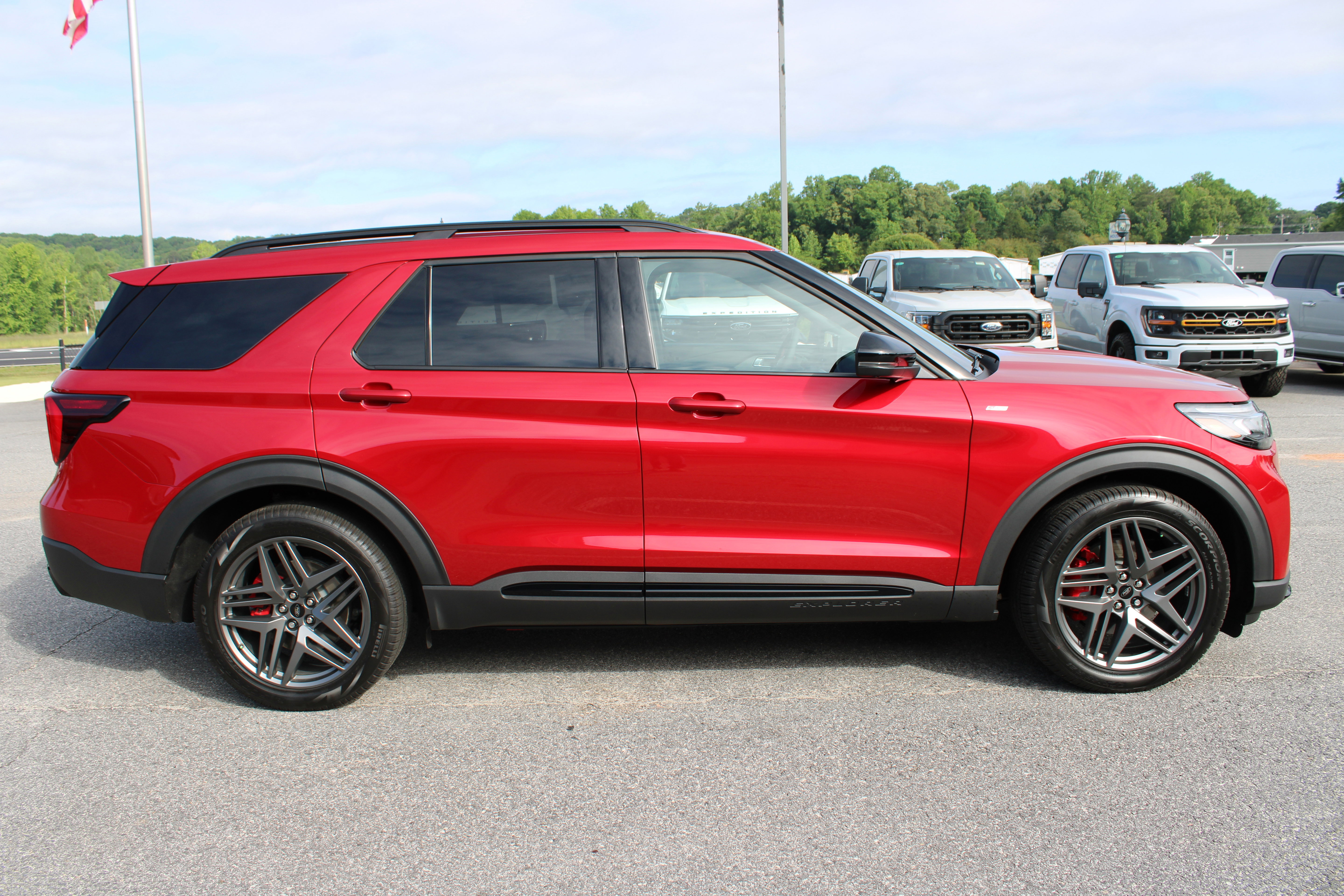 Used 2026 Ford Explorer ST-Line w/ ST-Line Street Pack RWD image 5