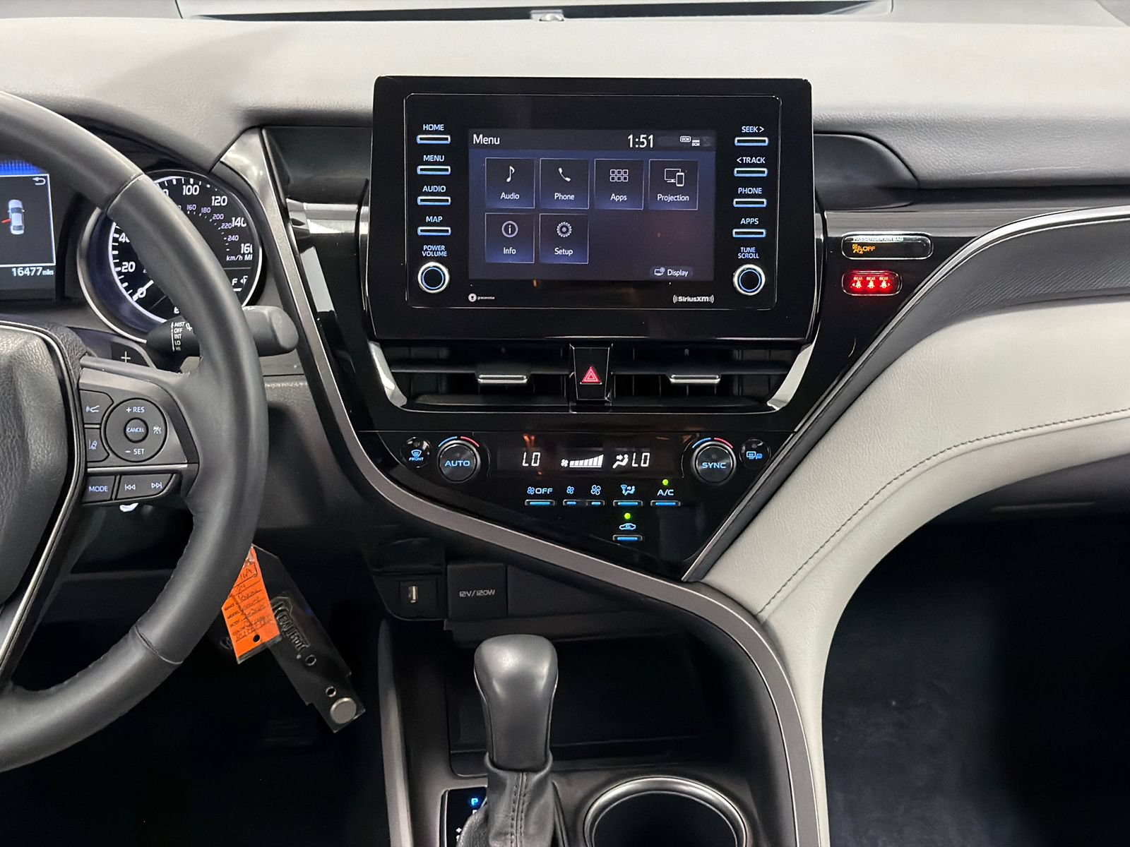 Used 2024 Toyota Camry SE FWD image 15