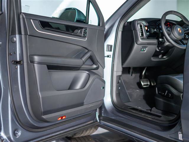 New 2026 Porsche Cayenne GTS AWD/4WD image 22