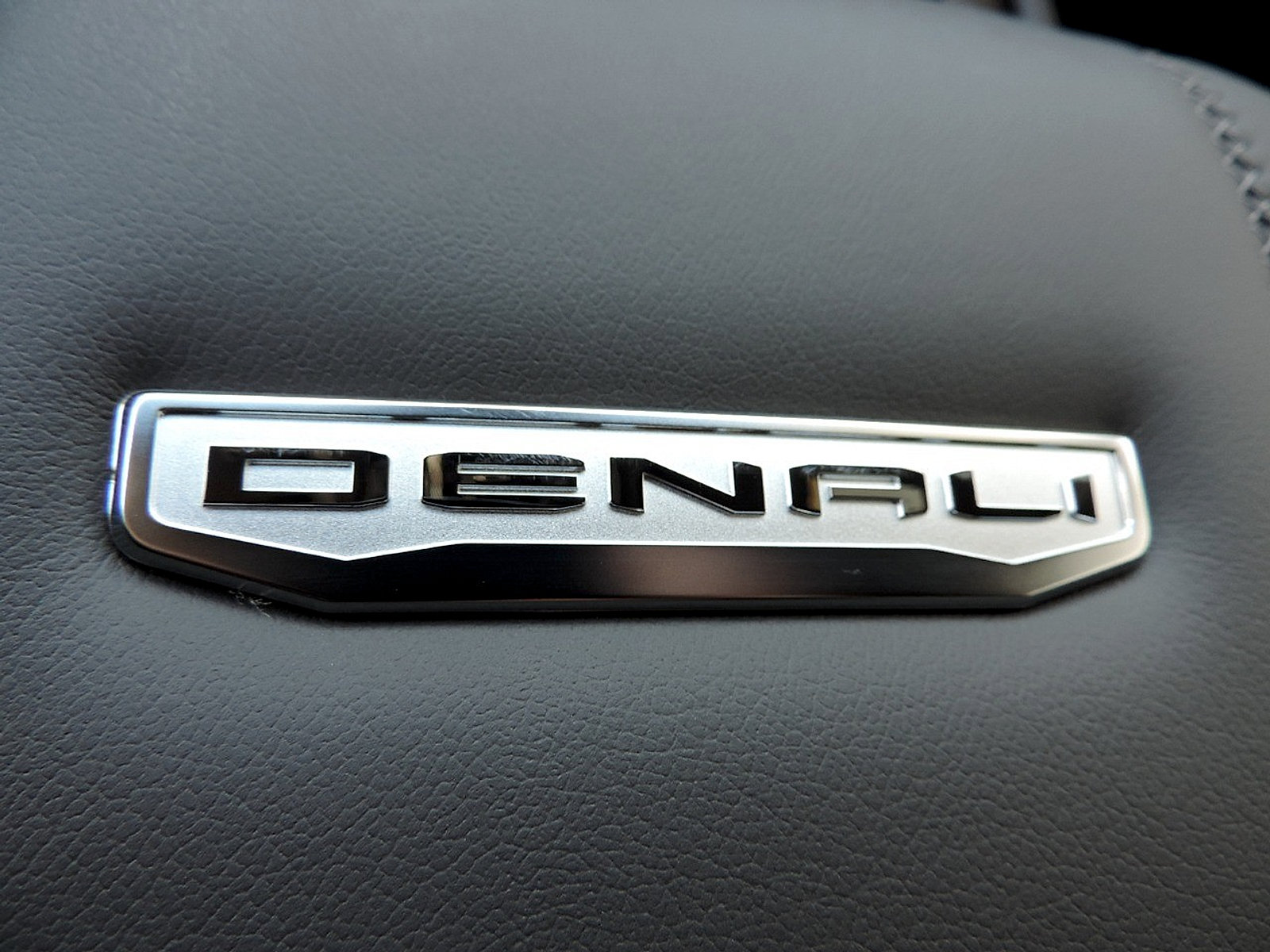 New 2026 GMC Yukon XL Denali w/ Denali Reserve Package AWD/4WD image 27