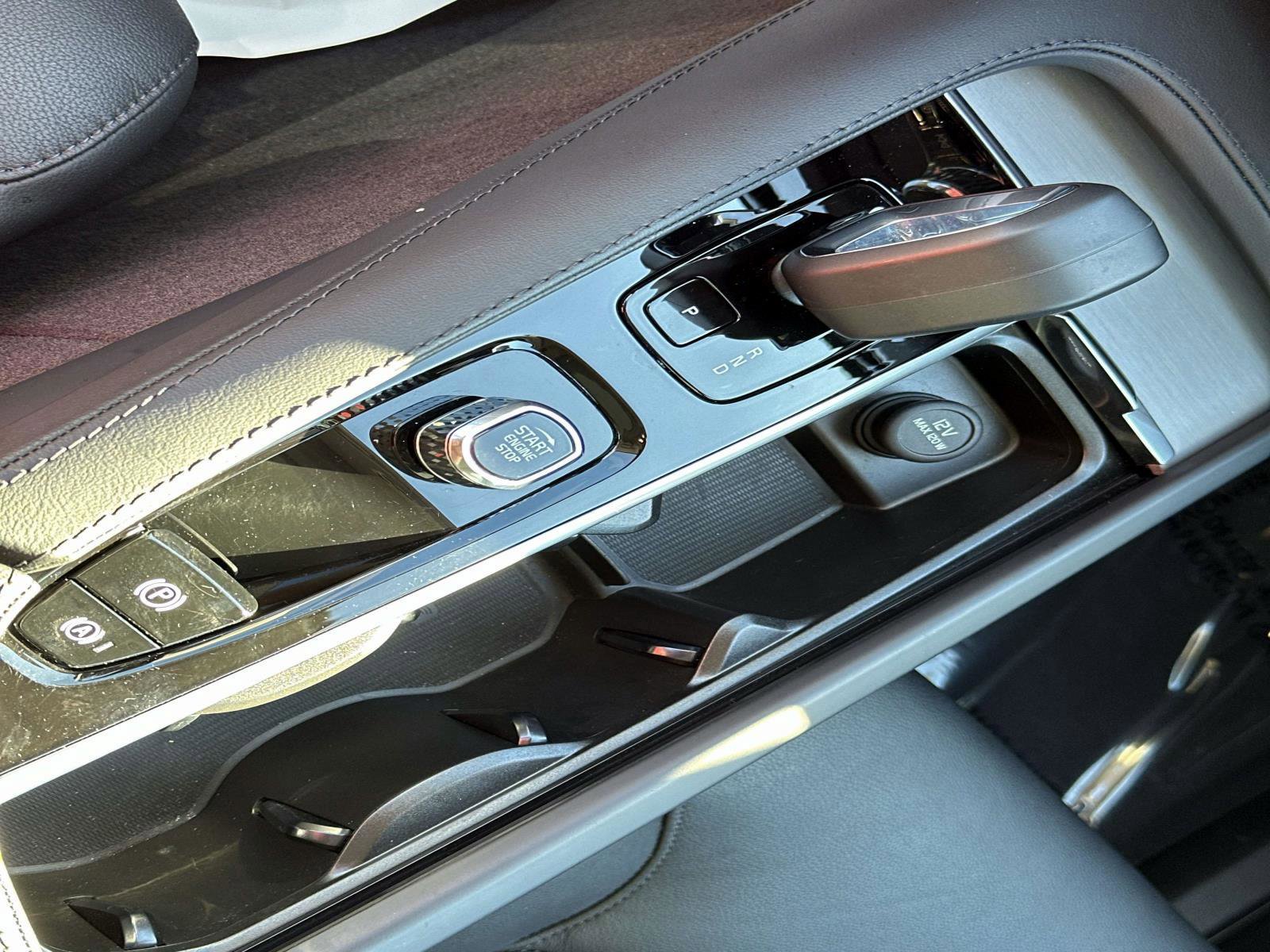 Certified 2025 Volvo XC90 B5 Core image 24