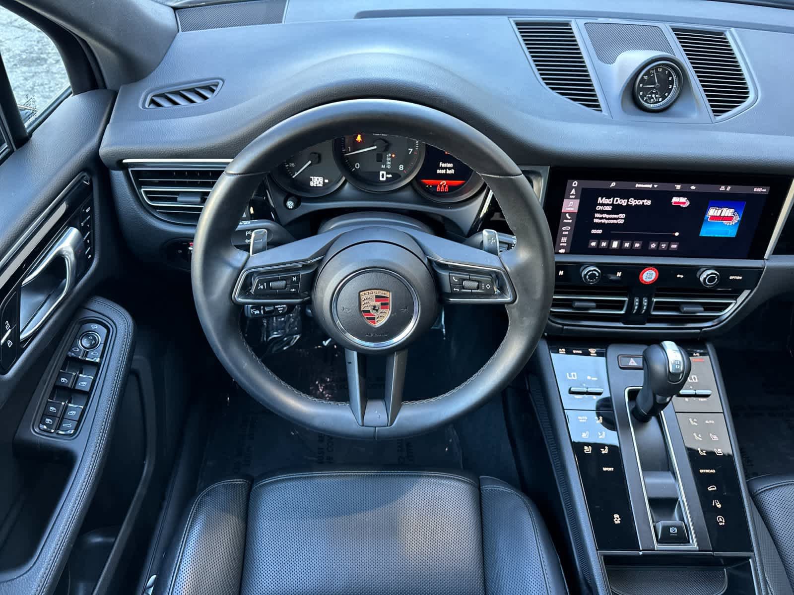Certified 2025 Porsche Macan AWD/4WD image 15