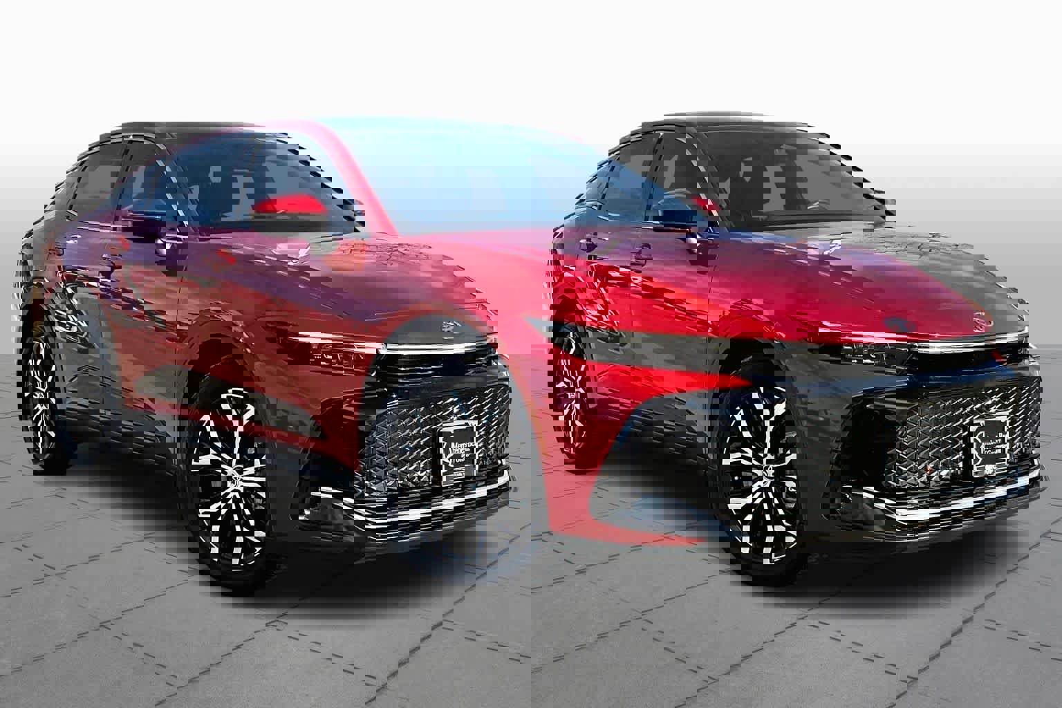 Used 2023 Toyota Crown Limited image 2