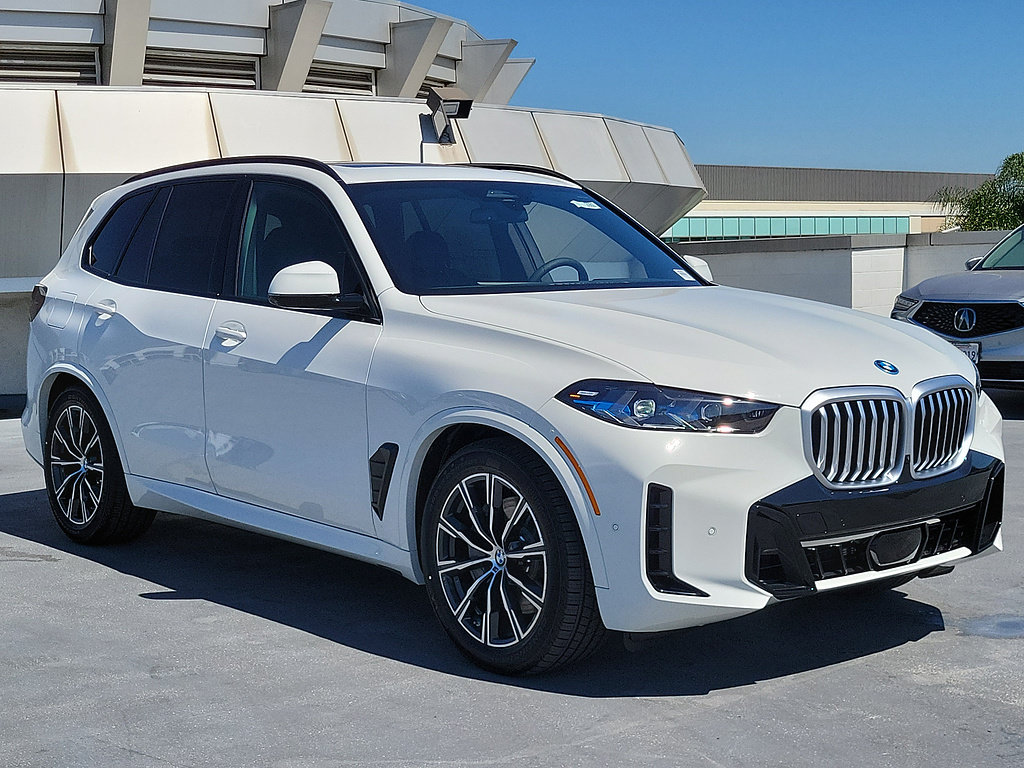 New 2026 BMW X5 xDrive50e w/ M Sport Package AWD/4WD image 4