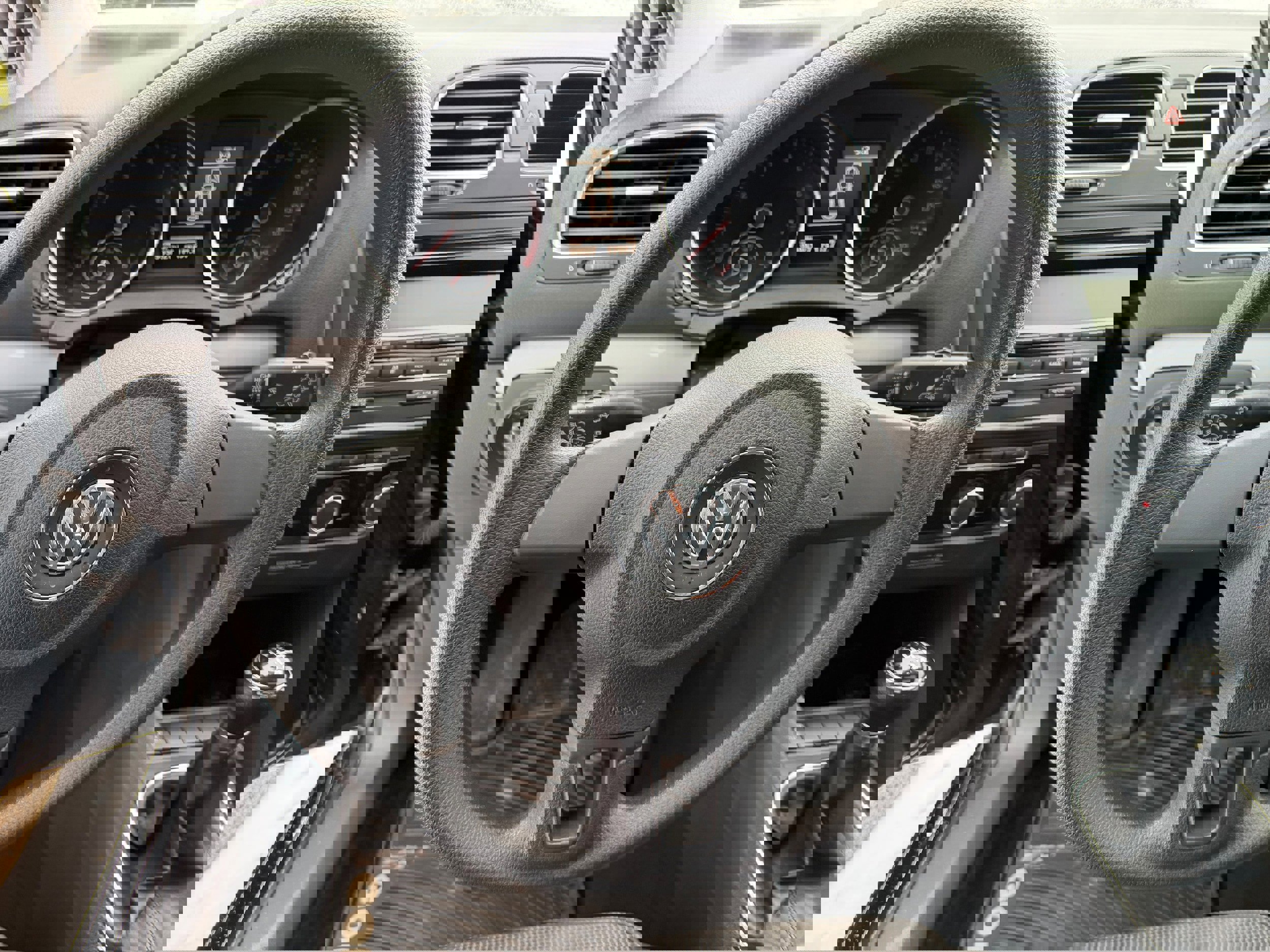 Used 2011 Volkswagen Golf 2-Door image 4