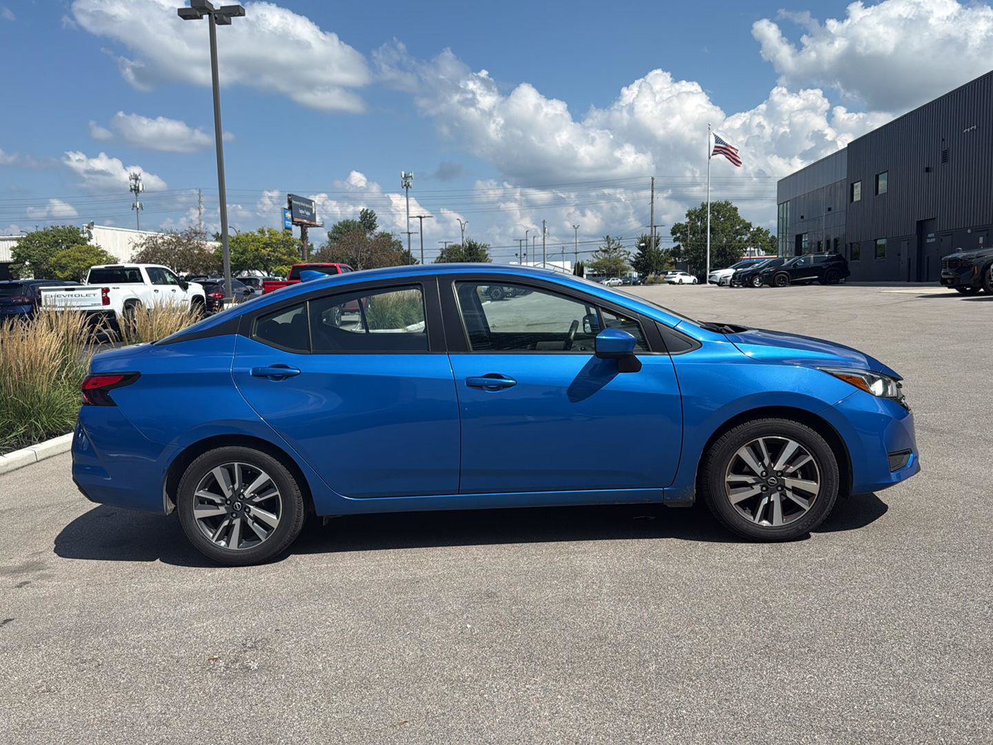 Used 2024 Nissan Versa SV FWD image 2