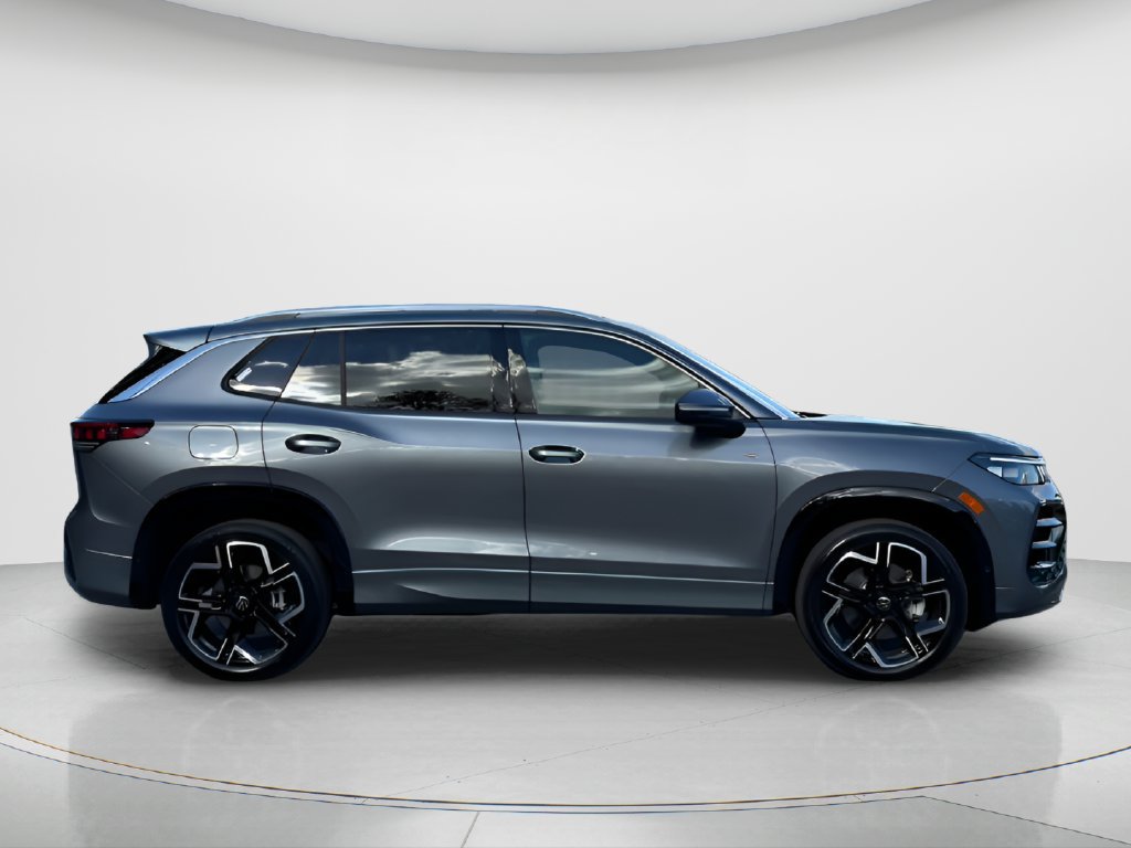 New 2027 Volkswagen Tiguan SEL R-Line AWD/4WD image 4