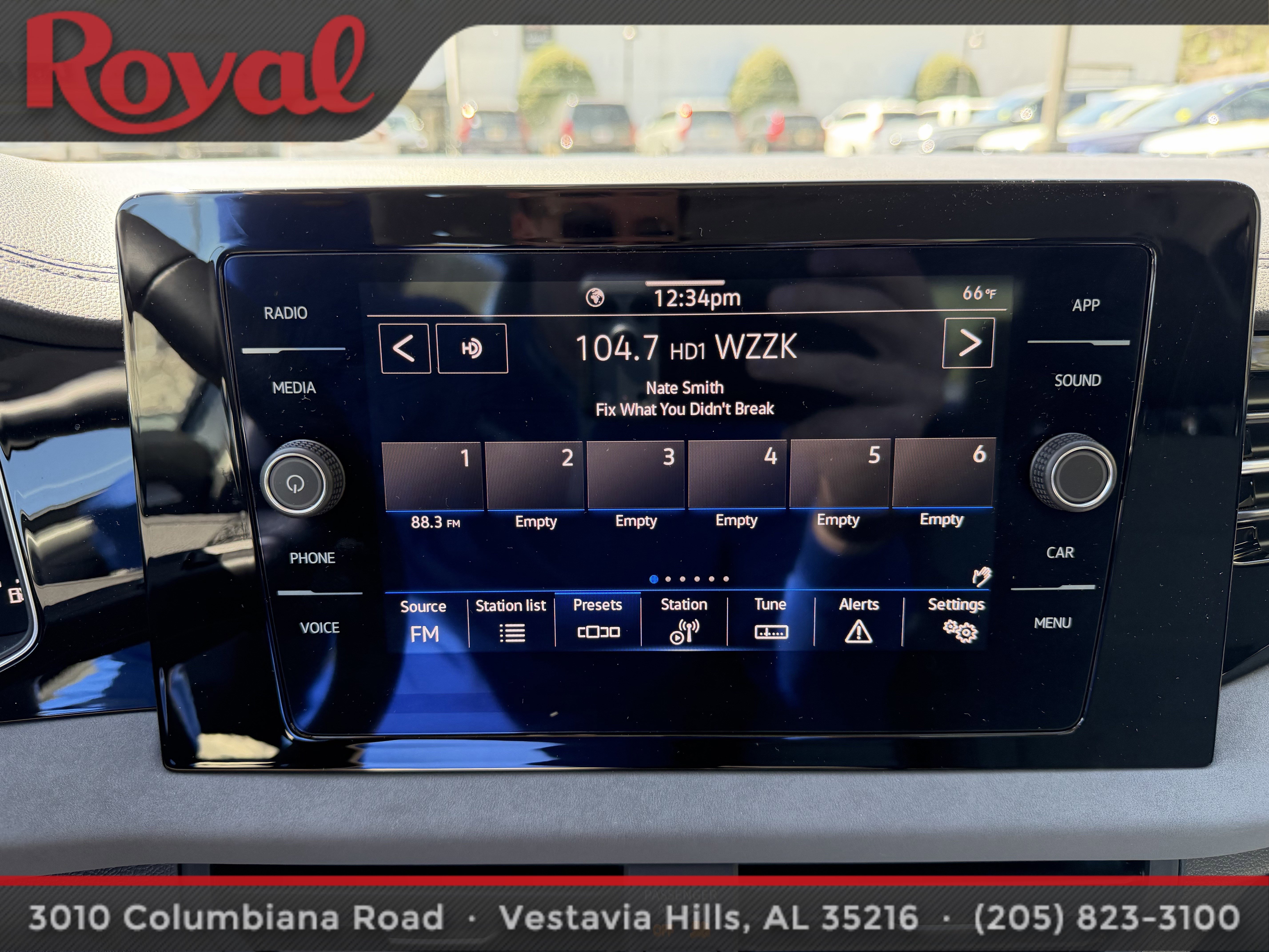 Certified 2025 Volkswagen Jetta SE w/ Sunroof Package image 18