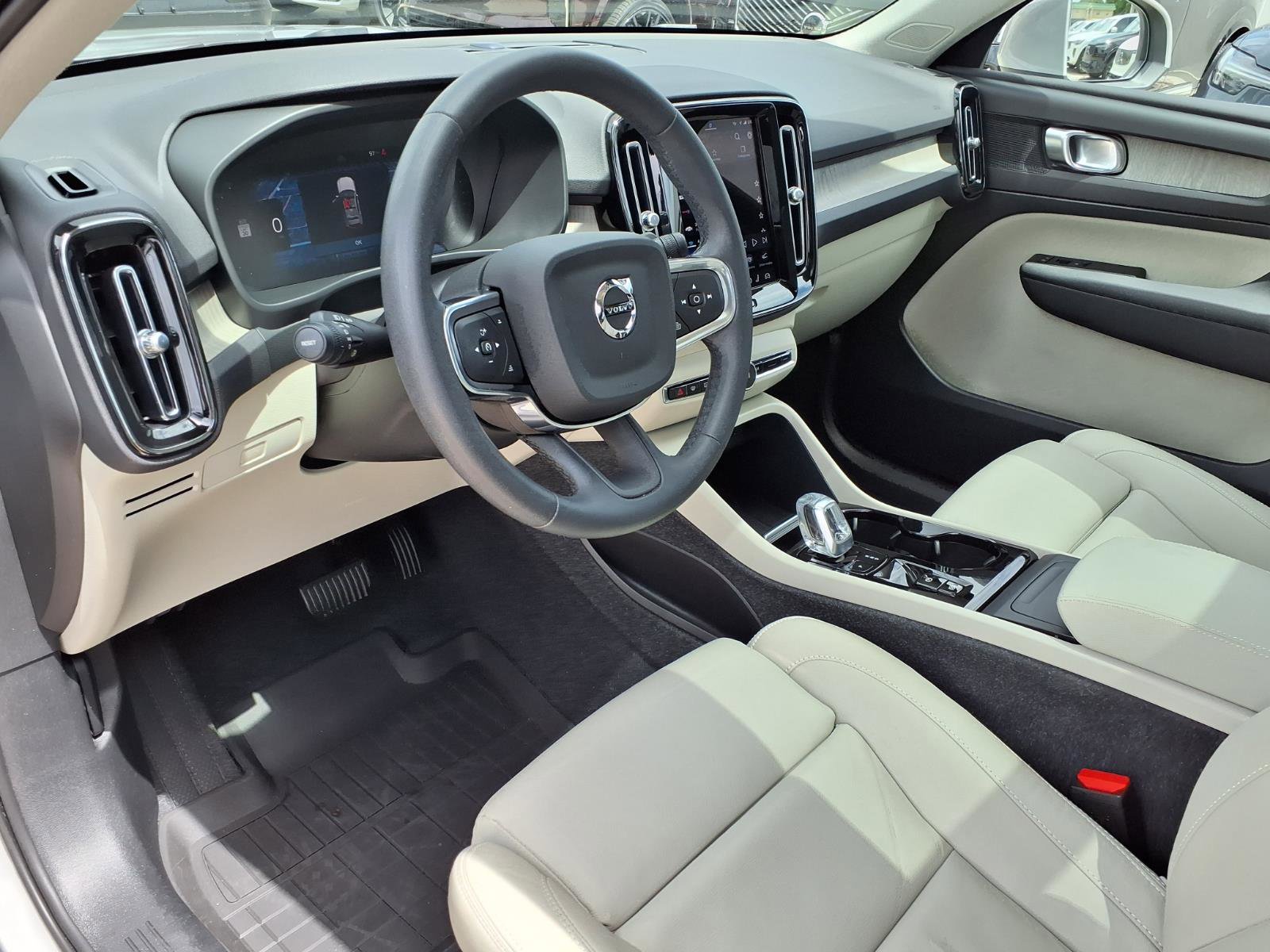 Certified 2023 Volvo XC40 B5 Plus w/ Protection Package Premier AWD/4WD image 21