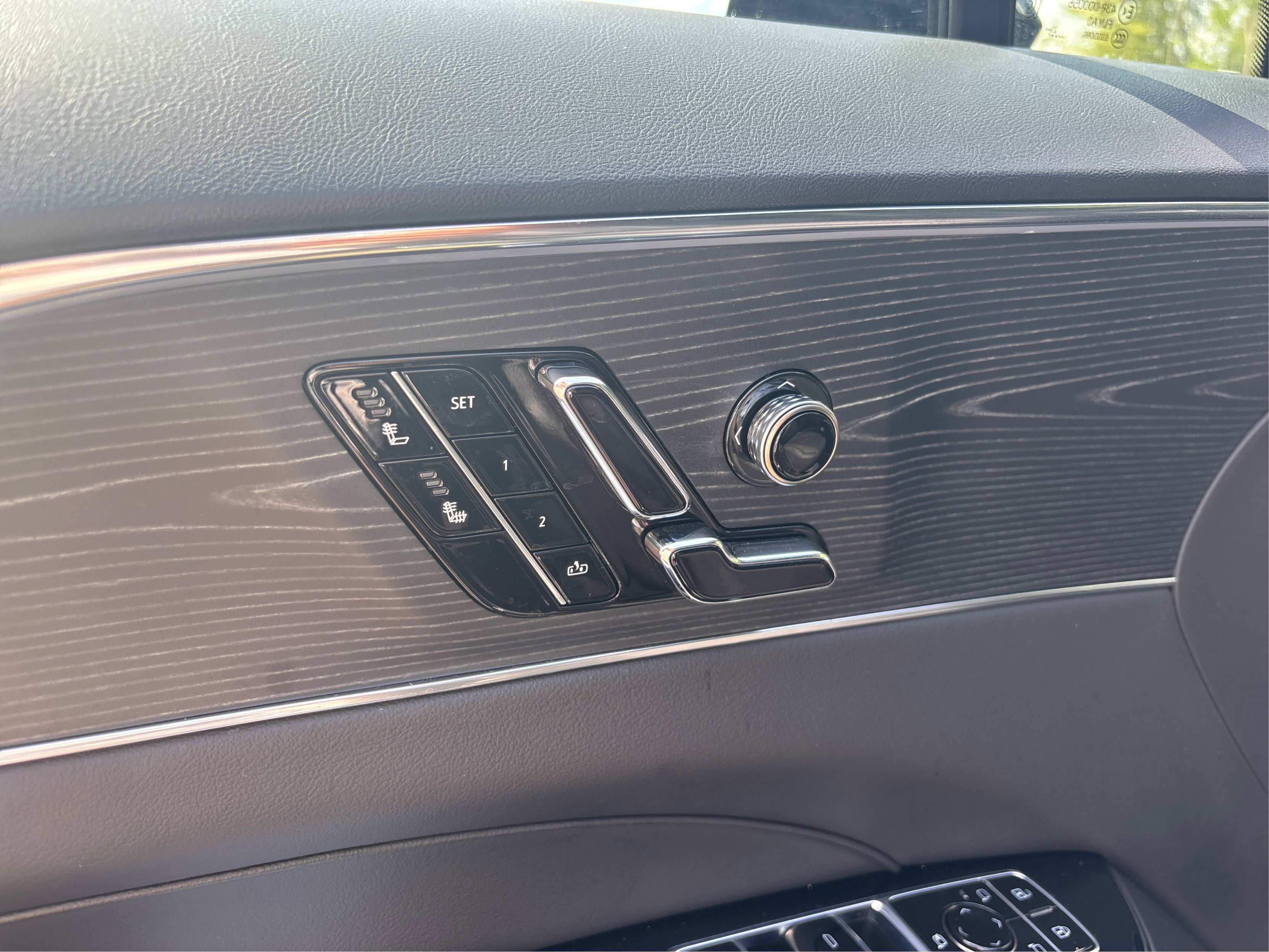 Used 2024 Cadillac Lyriq Luxury image 22