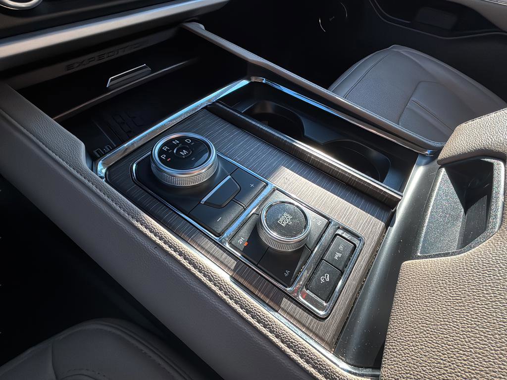 Used 2024 Ford Expedition Limited image 35