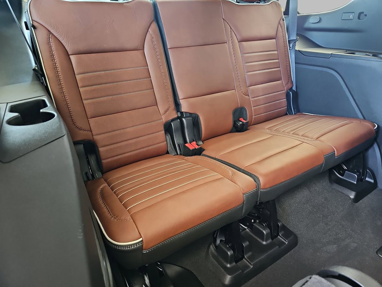 Used 2024 GMC Yukon Denali Ultimate AWD/4WD image 15