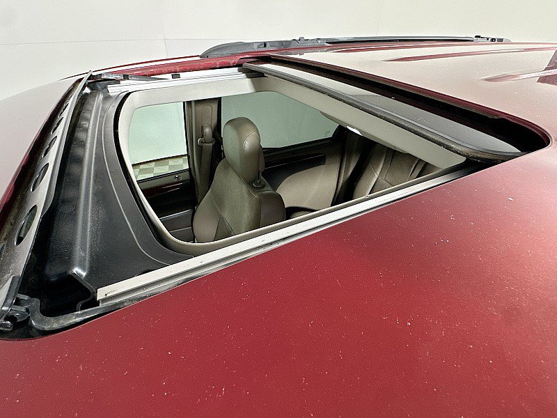 Used 2013 Chrysler Town & Country Limited w/ Luxury Group FWD image 14