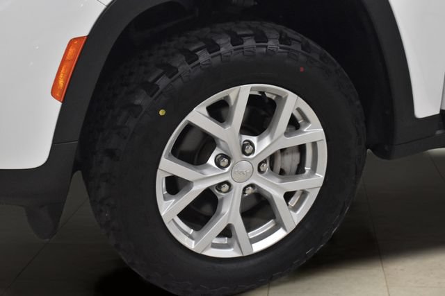 Used 2023 Jeep Grand Cherokee Limited AWD/4WD image 41