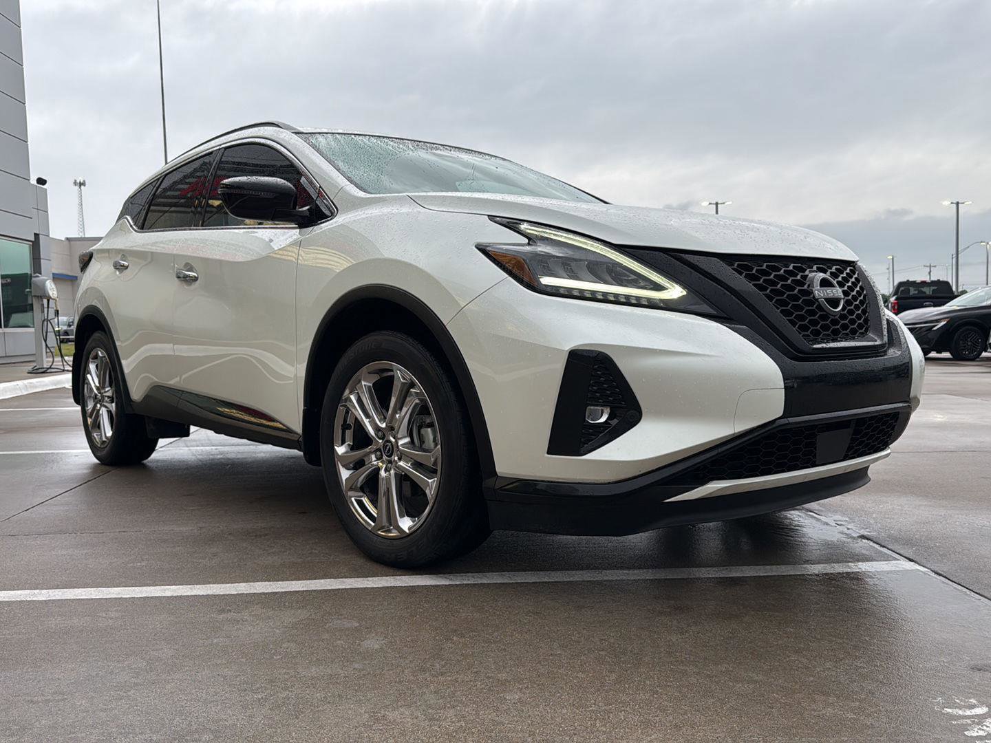 Used 2023 Nissan Murano SV w/ SV Midnight Edition Package FWD image 4