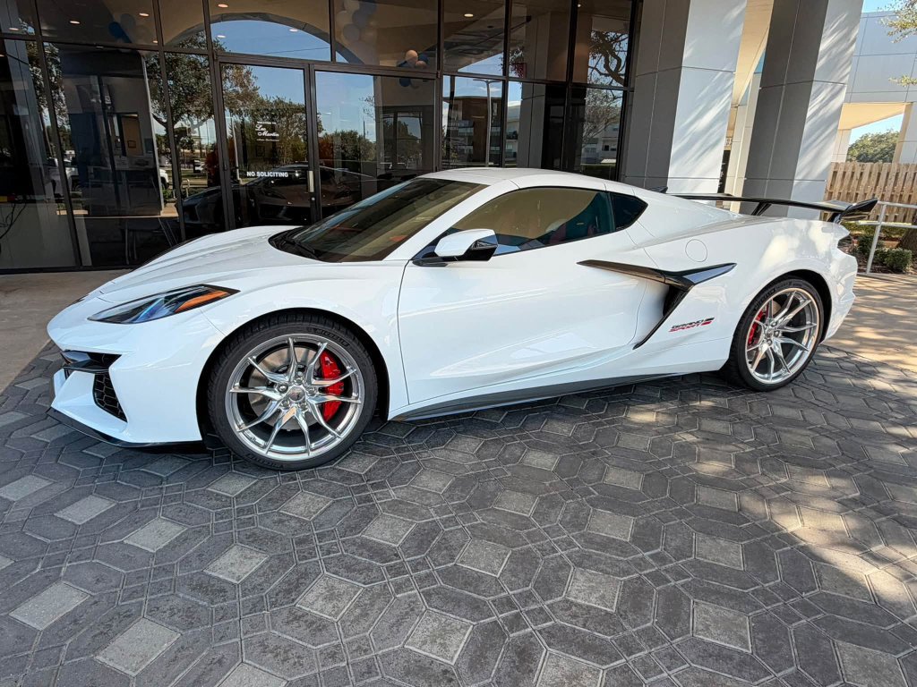 New 2027 Chevrolet Corvette Grand Sport w/ Z52 Sport Performance Package RWD image 1