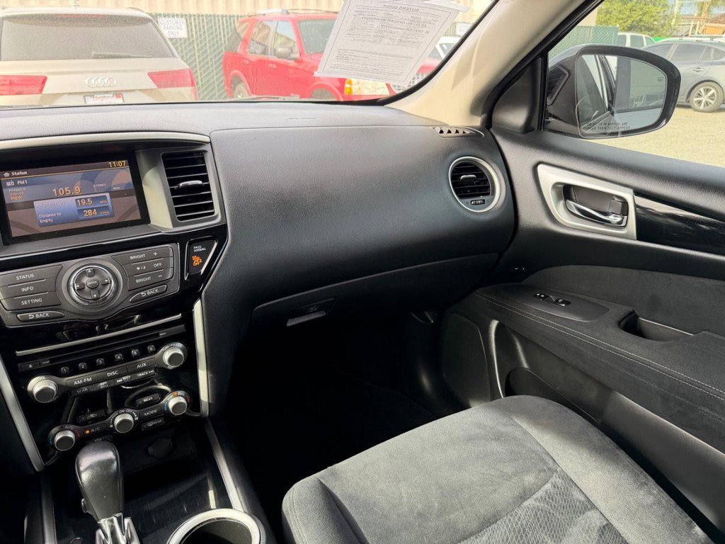 Used 2015 Nissan Pathfinder SV image 26