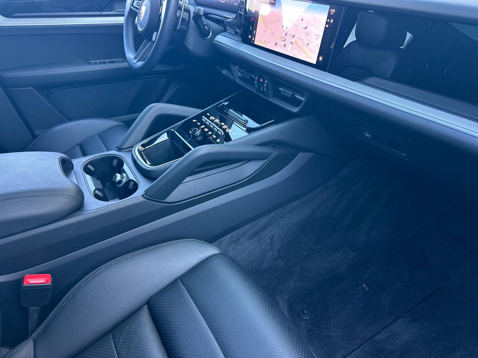 Certified 2024 Porsche Cayenne AWD/4WD image 28