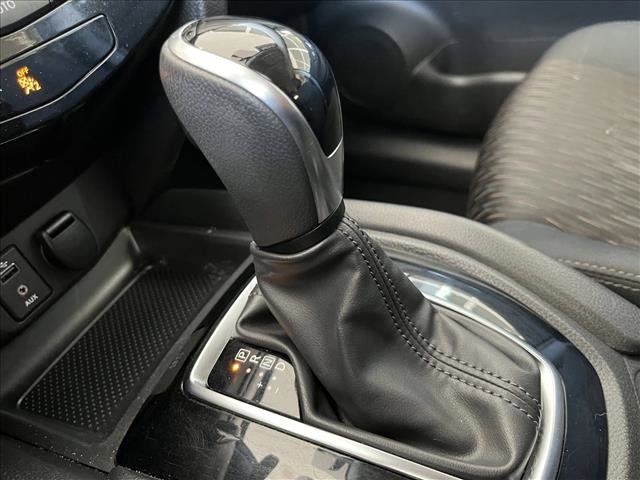 Used 2017 Nissan Rogue SV w/ SV Premium Package image 16