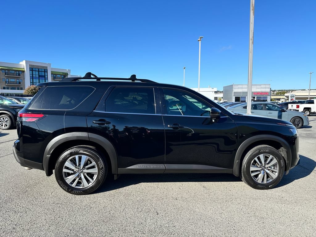 Used 2024 Nissan Pathfinder SV FWD image 8