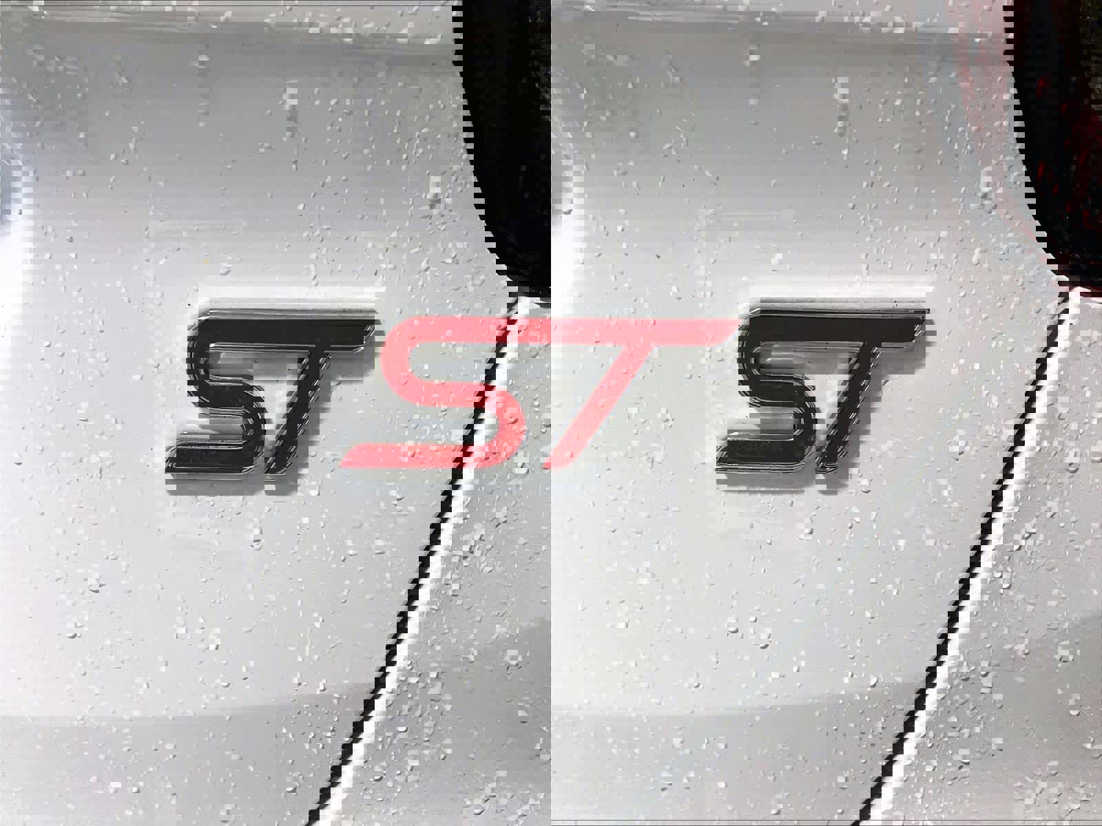 Used 2018 Ford Focus ST image 29