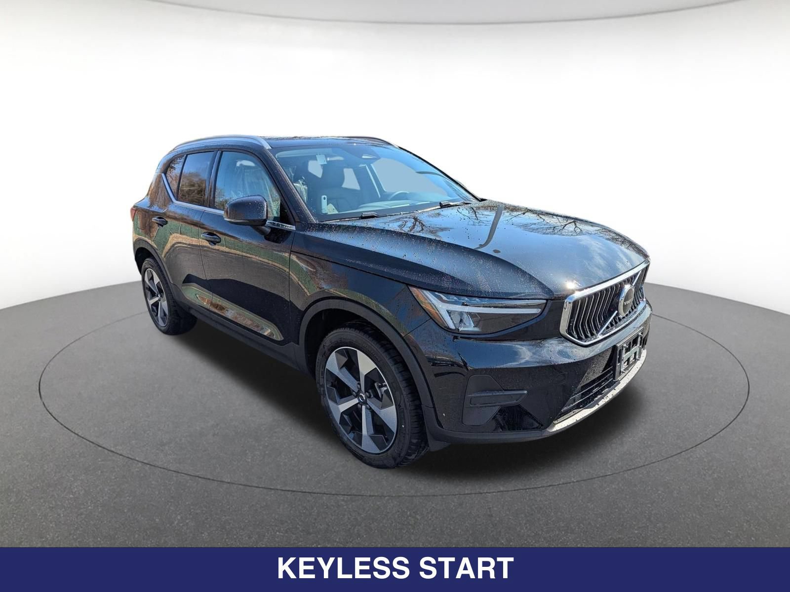 New 2025 Volvo XC40 B5 Core w/ Protection Package Premier AWD/4WD image 2