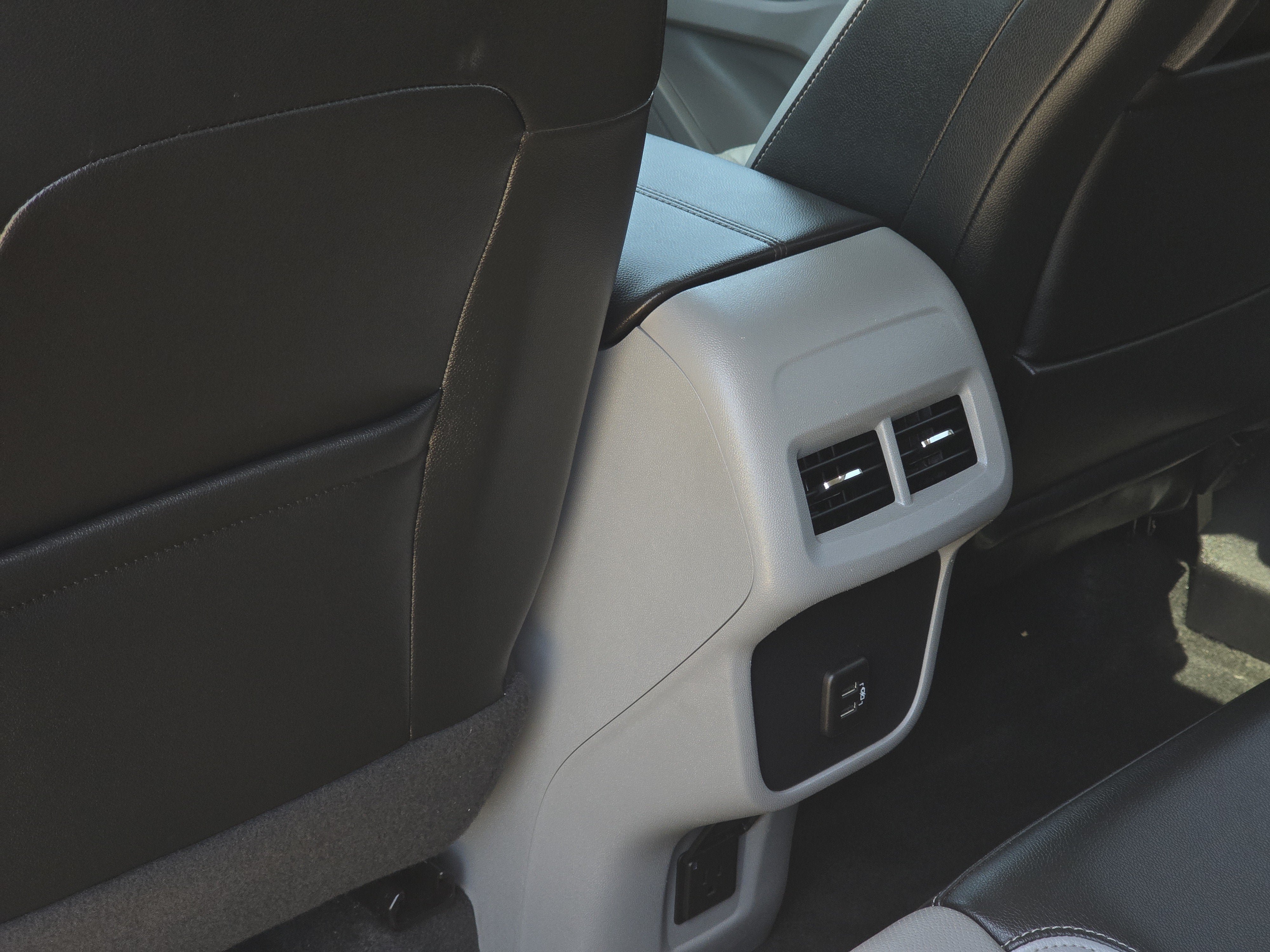 Used 2024 GMC Terrain SLT AWD/4WD image 33