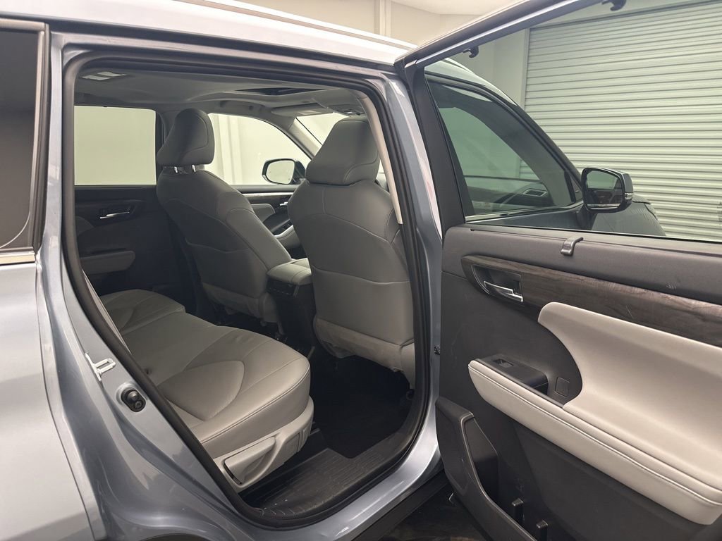 Used 2020 Toyota Highlander Limited image 7