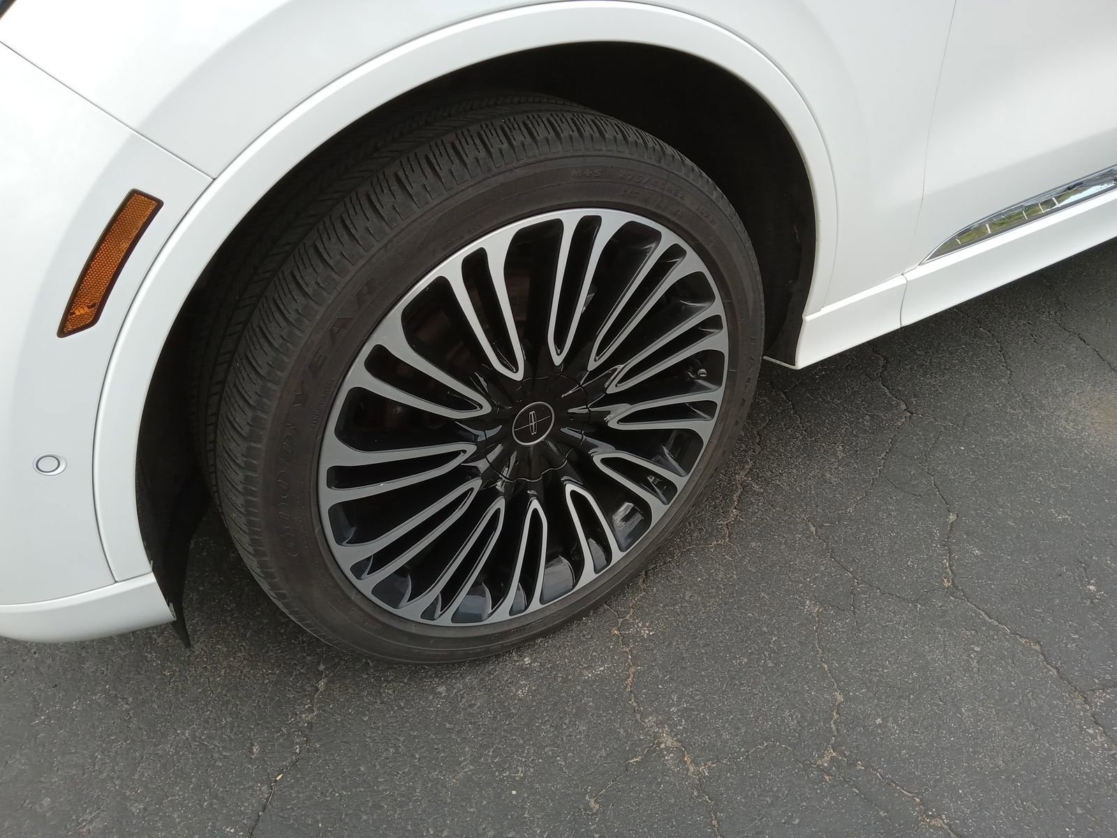 Used 2023 Lincoln Aviator Black Label AWD/4WD image 6