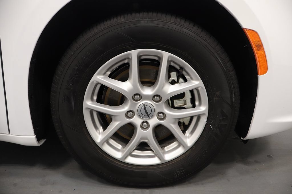 Used 2025 Chrysler Pacifica Select FWD image 28