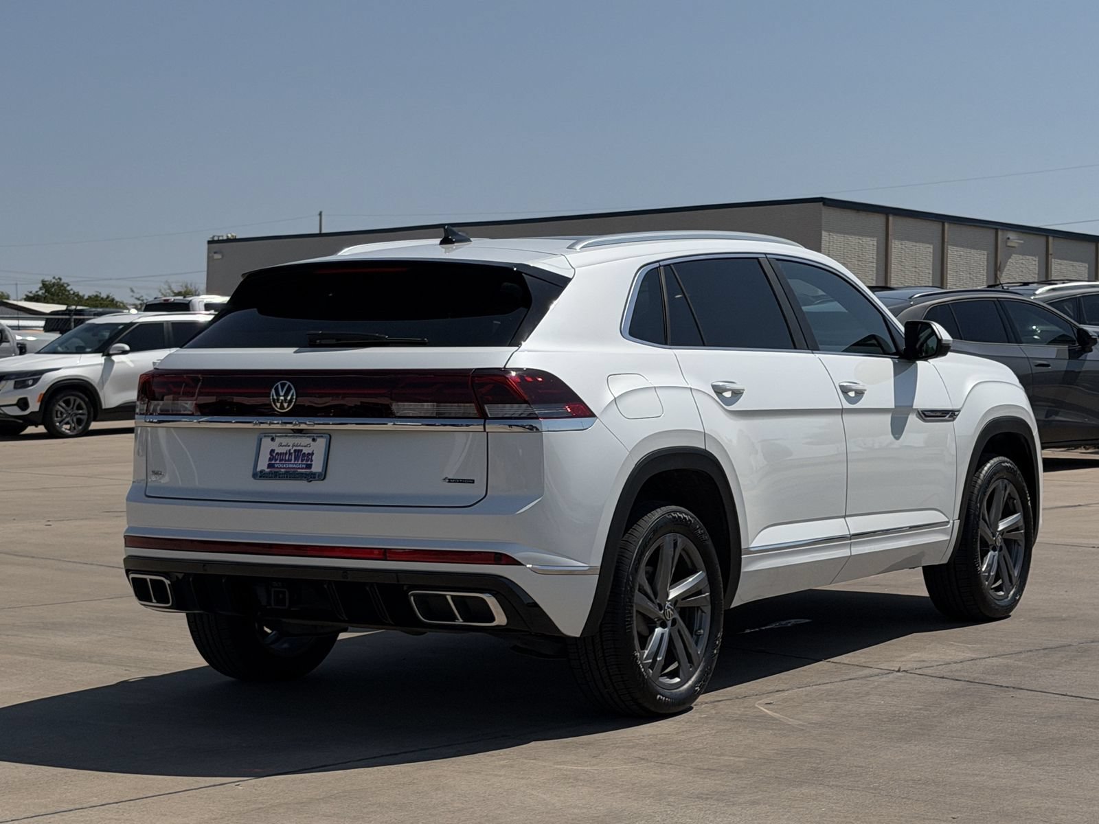 Used 2024 Volkswagen Atlas Cross Sport SEL R-Line AWD/4WD image 4