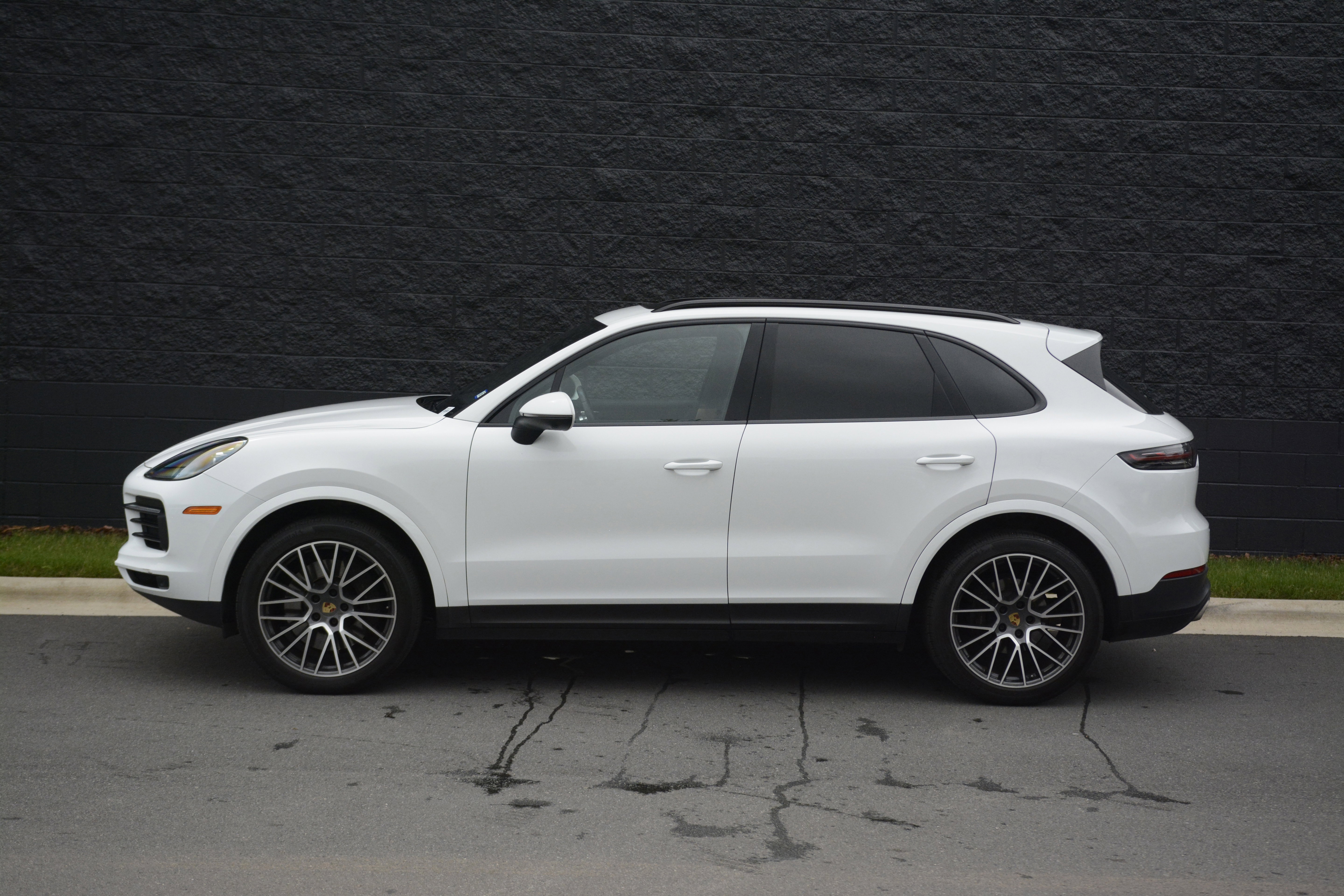 Certified 2023 Porsche Cayenne AWD/4WD image 2