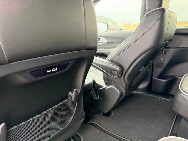 New 2026 Chrysler Pacifica Limited w/ S Appearance Package FWD image 11
