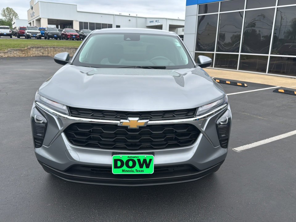 Used 2025 Chevrolet Trax LS w/ LS Convenience Package image 6