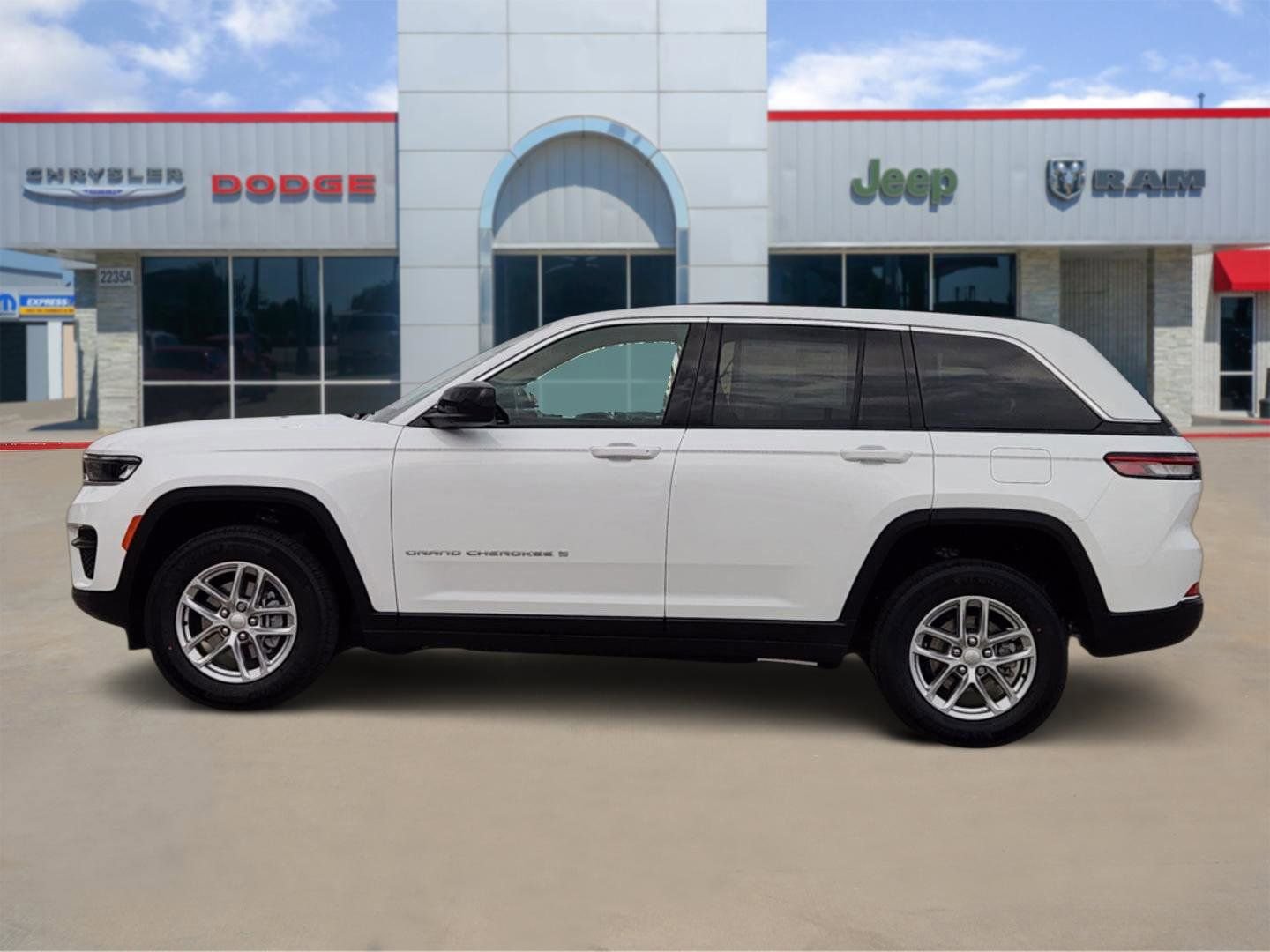 New 2025 Jeep Grand Cherokee Laredo X RWD image 3
