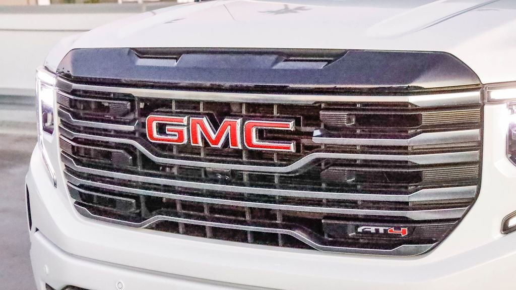 Used 2025 GMC Sierra 1500 AT4 image 5