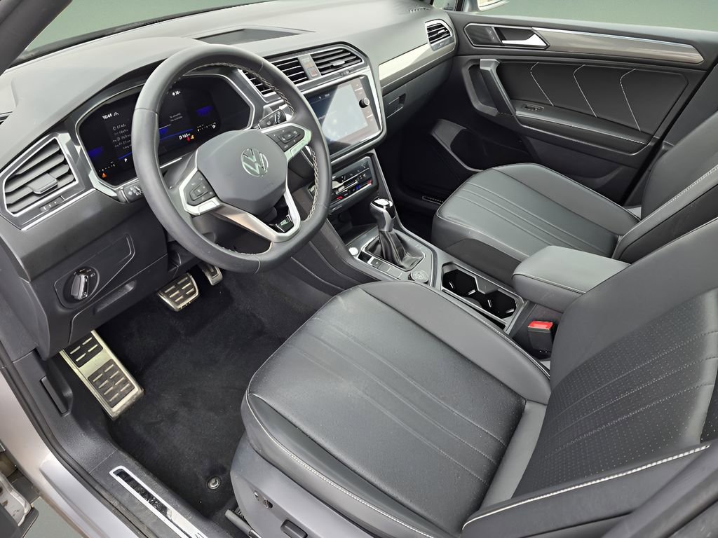 Used 2023 Volkswagen Tiguan SE R-Line image 25