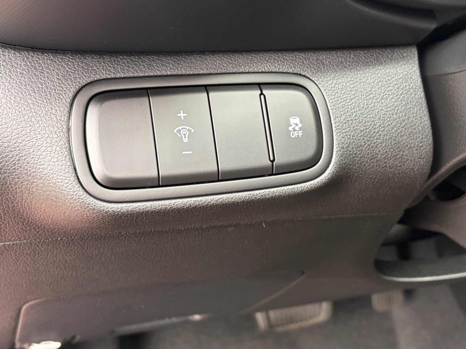 Used 2025 Hyundai Venue SEL FWD image 17