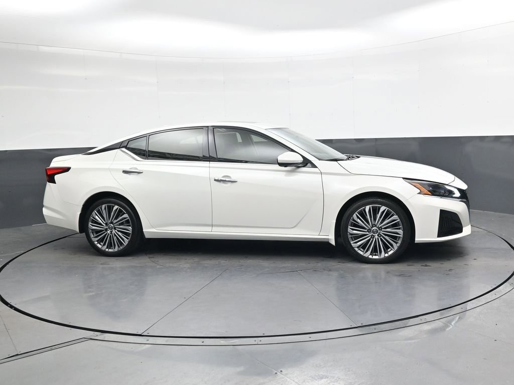 Used 2023 Nissan Altima 2.5 SL image 3