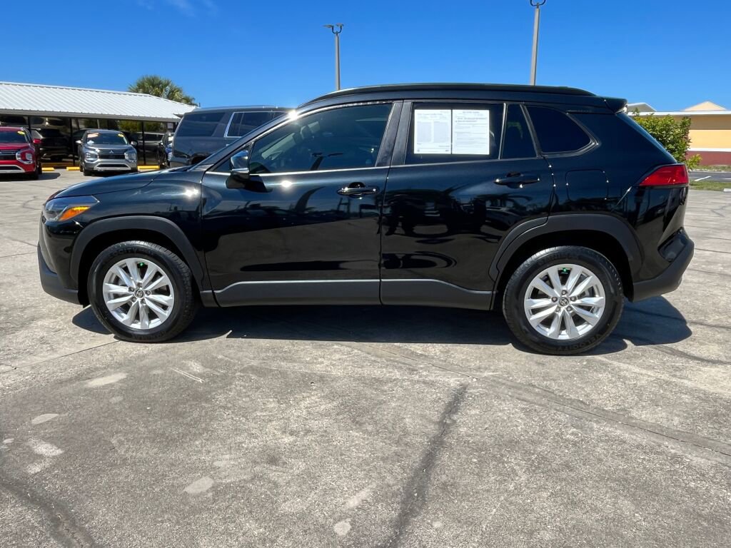 Used 2022 Toyota Corolla Cross LE w/ Moonroof Package FWD image 6