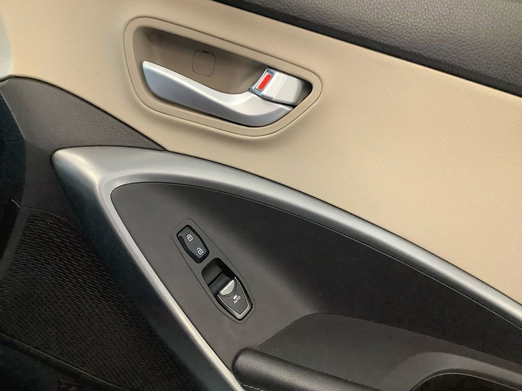 Used 2017 Hyundai Santa Fe SE image 15