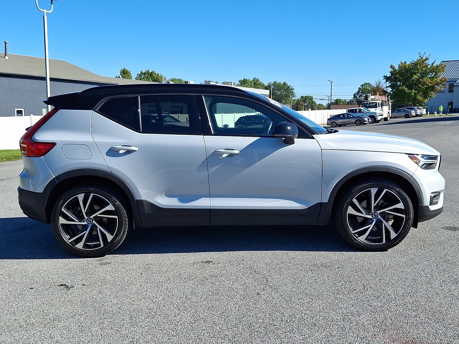 Used 2022 Volvo XC40 T5 R-Design w/ Advanced Package AWD/4WD image 8