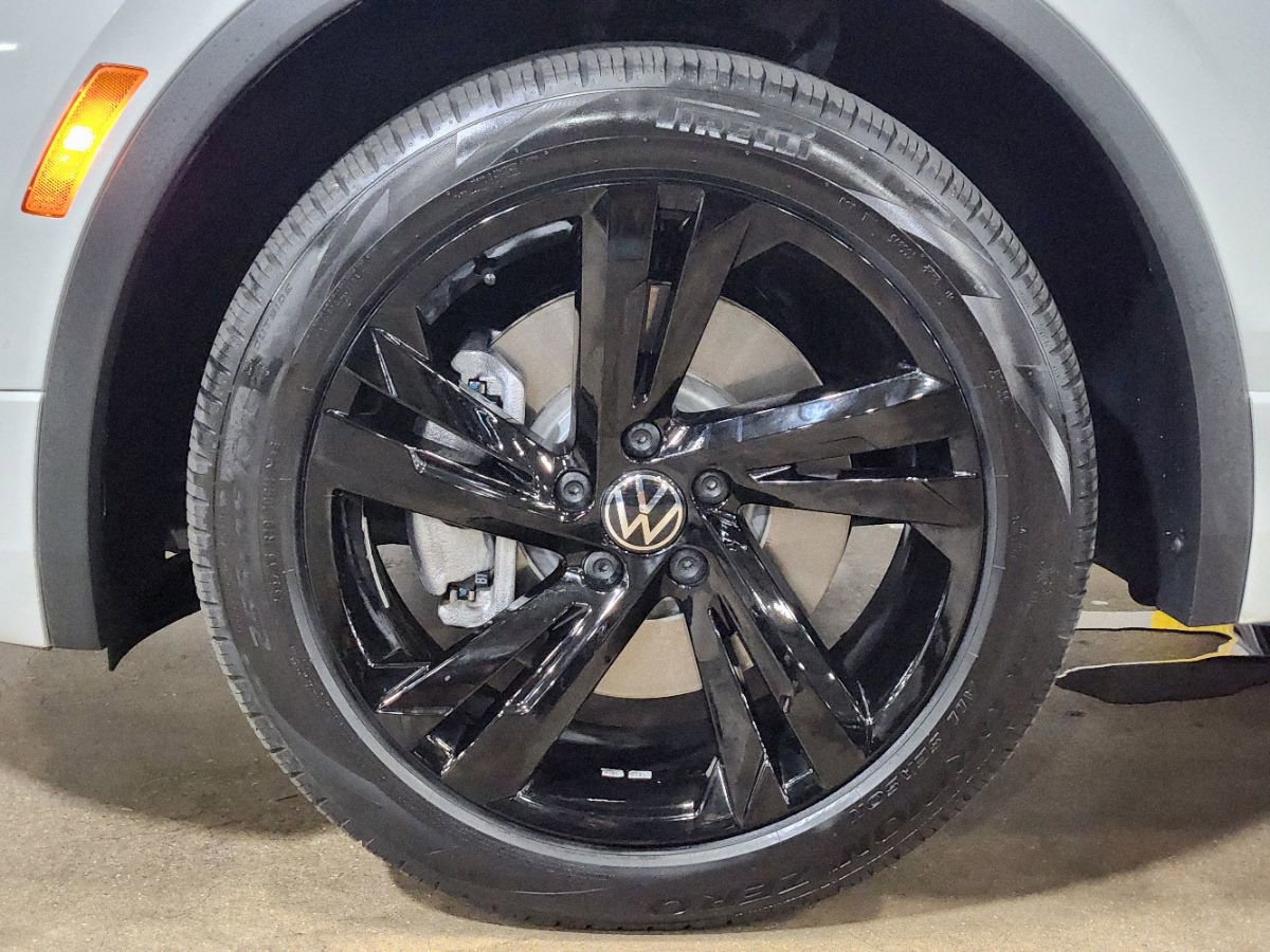 Used 2024 Volkswagen Tiguan SE R-Line image 26