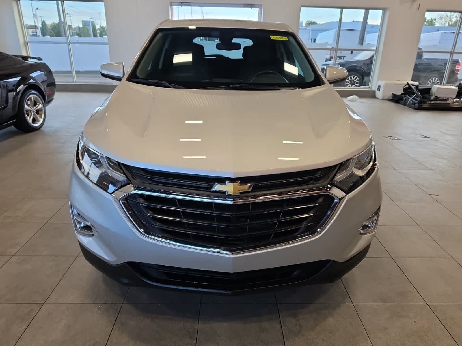 Used 2020 Chevrolet Equinox LT w/ Driver Convenience Package FWD image 2