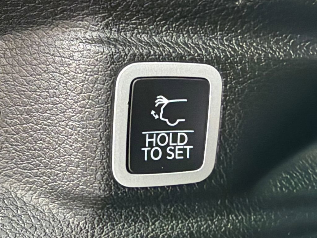 Used 2022 Jeep Grand Cherokee L Limited image 19